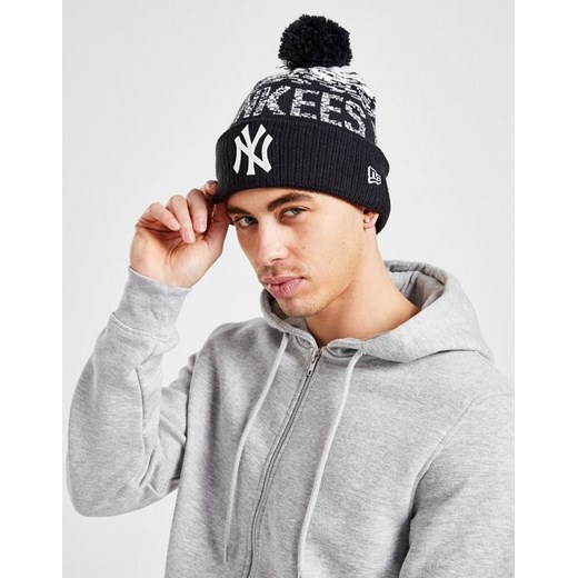 NEW ERA MLB SIDELINE NEW YORK YANKEES POM BEANIE NEW YORK YA ze sklepu JD Sports  w kategorii Czapki zimowe męskie - zdjęcie 185973376