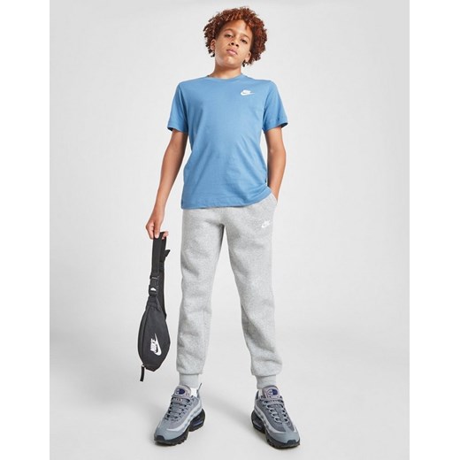 NIKE T-SHIRT K NSW TEE EMB FUTURA LBR ze sklepu JD Sports  w kategorii T-shirty chłopięce - zdjęcie 185977637