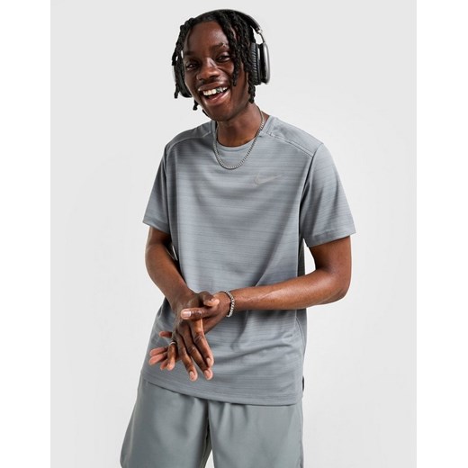 NIKE T-SHIRT M NK DF MILER SS ze sklepu JD Sports  w kategorii T-shirty męskie - zdjęcie 185979105