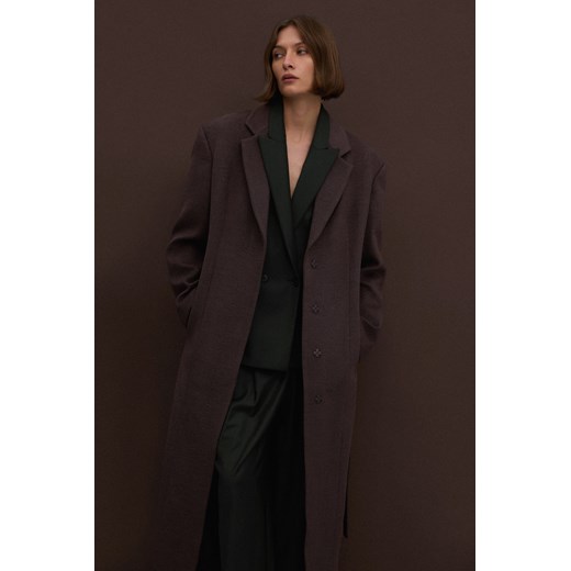 Estro: Długi brązowy płaszcz damski z wełny o klasycznym kroju wiązany w pasie ze sklepu Estro w kategorii Płaszcze damskie - zdjęcie 185988048