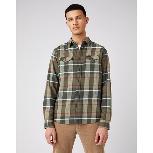MĘSKA KOSZULA MATERIAŁOWA WRANGLER LS 2PKT FLAP SHIRT IVY GREEN W5A53WXIX 112141427 ze sklepu YouNeedit.pl w kategorii Koszule męskie - zdjęcie 185988159