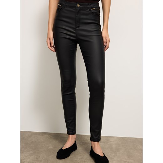 Mohito - Woskowane spodnie - czarny Mohito 38 Mohito