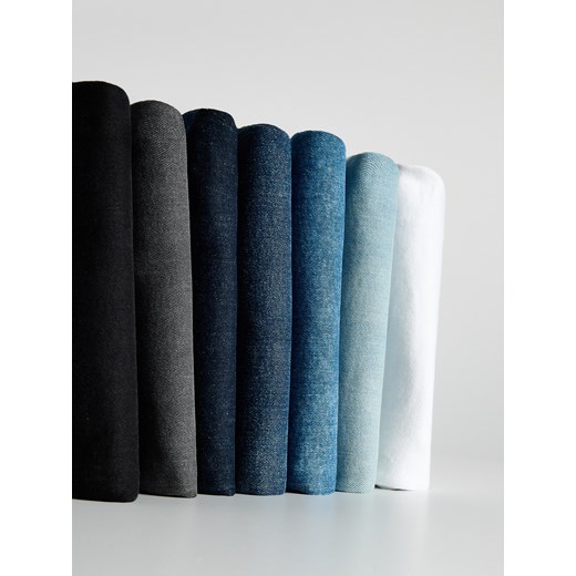 Reserved - Jeansy slim fit ze średnim stanem - niebieski ze sklepu Reserved w kategorii Jeansy damskie - zdjęcie 185999229