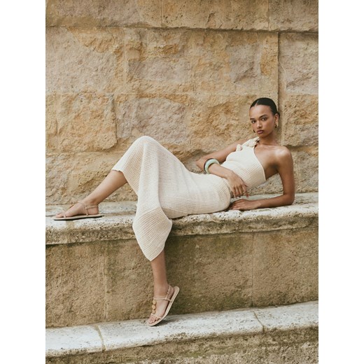 Reserved - Crochetowy top z kwiatową aplikacją - beżowy Reserved M Reserved wyprzedaż