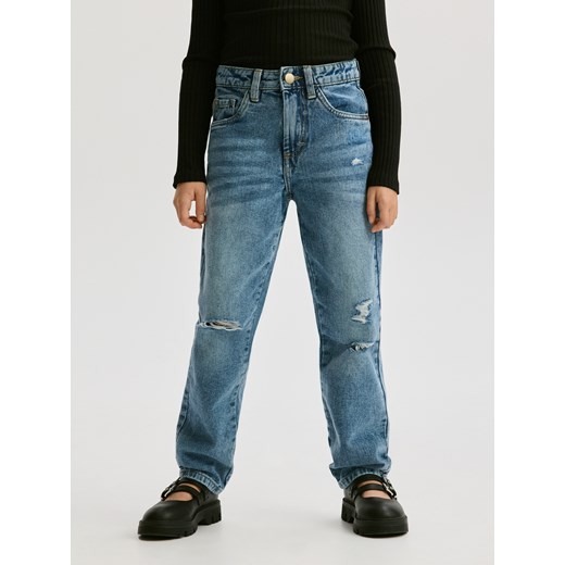 Reserved - Jeansy mom fit z przetarciami - niebieski ze sklepu Reserved w kategorii Spodnie dziewczęce - zdjęcie 186001825
