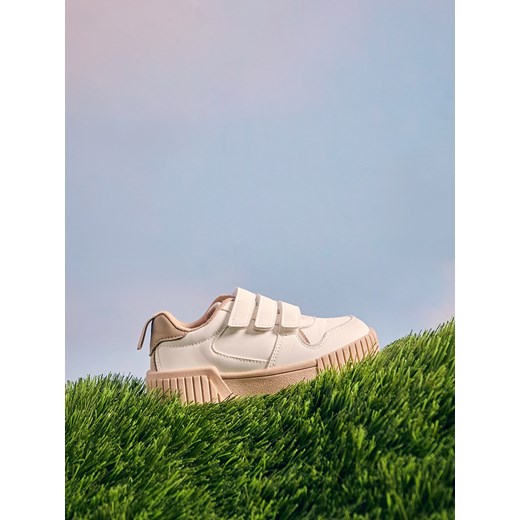 Reserved - Trampki na rzepy - złamana biel ze sklepu Reserved w kategorii Buty sportowe dziecięce - zdjęcie 186001836