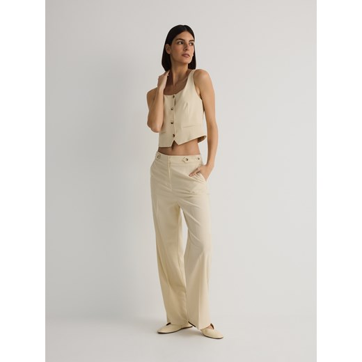Reserved - Proste spodnie z kantem - złamana biel ze sklepu Reserved w kategorii Spodnie damskie - zdjęcie 186003539