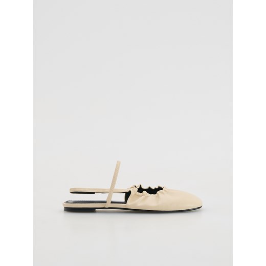 Reserved - Baleriny z odkrytą piętą - biały - id: 023FF-00X - marki Reserved - 186005179 Reserved - Baleriny z odkrytą piętą - biały ze sklepu Reserved w kategorii Balerinki - zdjęcie 186005179