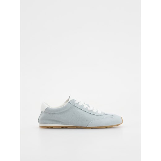 Reserved - Zamszowe sneakersy - jasnoturkusowy ze sklepu Reserved w kategorii Buty sportowe damskie - zdjęcie 186007227