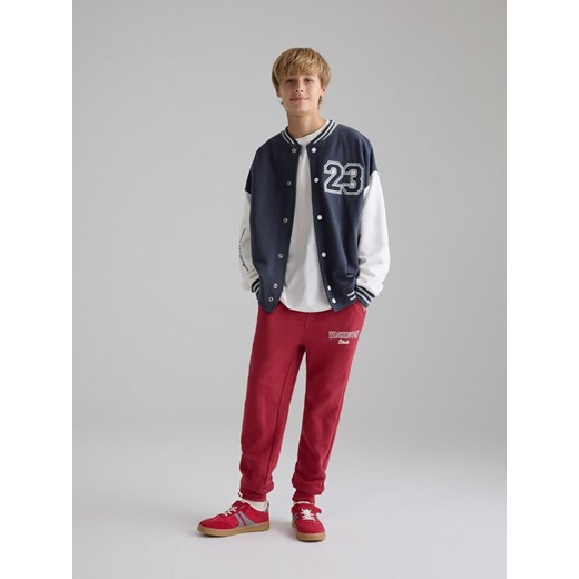 Reserved - Bawełniane spodnie jogger - czerwony ze sklepu Reserved w kategorii Spodnie chłopięce - zdjęcie 186011186