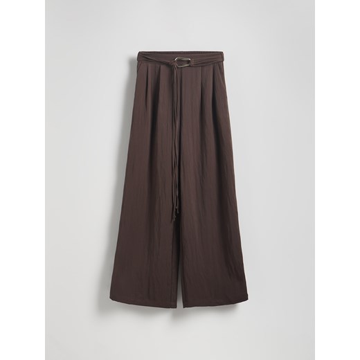 Reserved - Luźne spodnie z paskiem - ciemnobrązowy ze sklepu Reserved w kategorii Spodnie damskie - zdjęcie 186012766