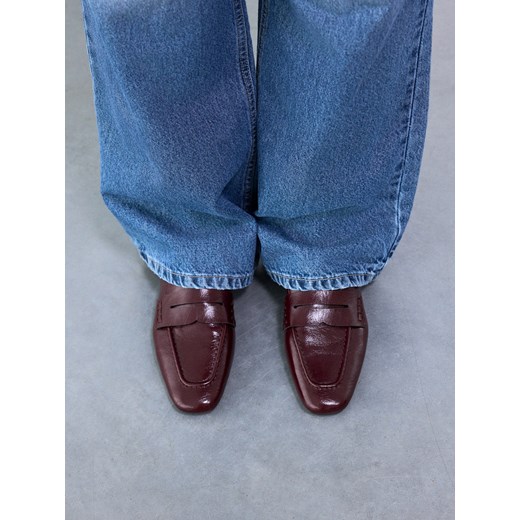 Mohito - Skórzane mokasyny - mahoń ze sklepu Mohito w kategorii Mokasyny damskie - zdjęcie 186014275