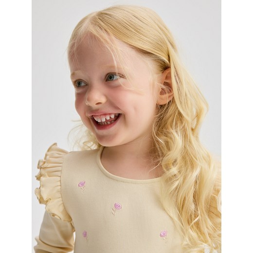 Reserved - Prążkowana bluzka z haftem - kremowy ze sklepu Reserved w kategorii Bluzki dziewczęce - zdjęcie 186024985
