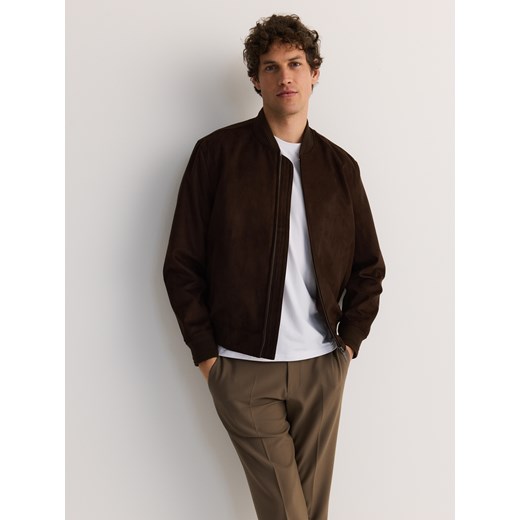 Reserved - Kurtka bomber z imitacji zamszu - ciemnobrązowy ze sklepu Reserved w kategorii Kurtki męskie - zdjęcie 186025257