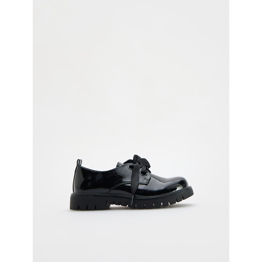 Reserved - Lakierowane loafersy - czarny - id: 571AH-99X - marki Reserved - 186025618 Reserved - Lakierowane loafersy - czarny ze sklepu Reserved w kategorii Półbuty dziecięce - zdjęcie 186025618