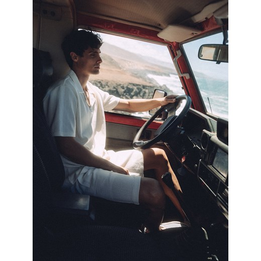 Reserved - Strukturalne szorty regular - złamana biel ze sklepu Reserved w kategorii Spodenki męskie - zdjęcie 186025796