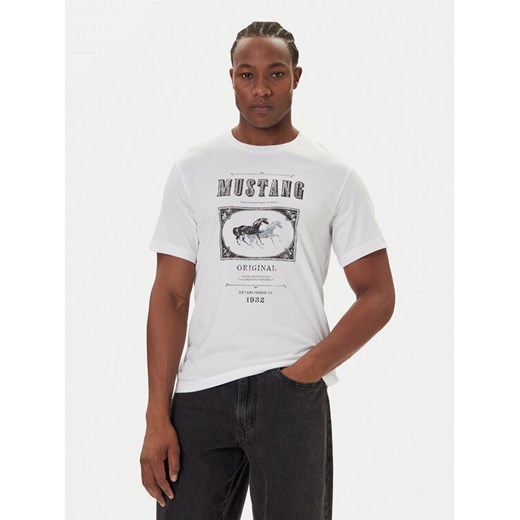 Mustang T-Shirt Akron 1016864 Biały Relaxed Fit ze sklepu MODIVO w kategorii T-shirty męskie - zdjęcie 186029776