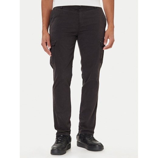 Mustang Spodnie materiałowe Daytona 1016826 Czarny Slim Fit ze sklepu MODIVO w kategorii Spodnie męskie - zdjęcie 186030107