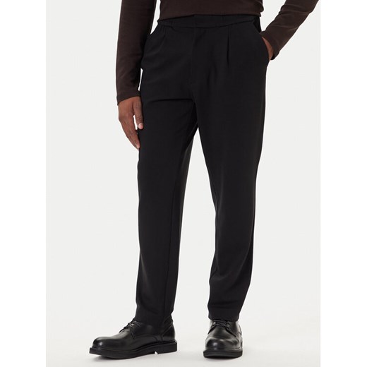 Calvin Klein Chinosy LV04LE613G Czarny Slim Fit ze sklepu MODIVO w kategorii Spodnie męskie - zdjęcie 186030637
