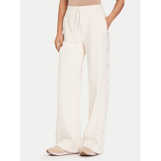 Guess Spodnie dresowe V5BB12 KCX22 Beżowy Wide Leg ze sklepu MODIVO w kategorii Spodnie damskie - zdjęcie 186030745