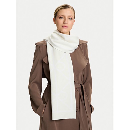 Calvin Klein Szalik Emblem Aop Jcq Fine Rib Scarf LV04D8051G Beżowy ze sklepu MODIVO w kategorii Szaliki męskie - zdjęcie 186031207
