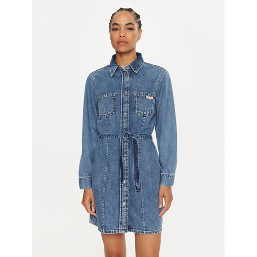 Calvin Klein Jeans Sukienka jeansowa J20J223981 Niebieski Regular Fit ze sklepu MODIVO w kategorii Sukienki - zdjęcie 186031396
