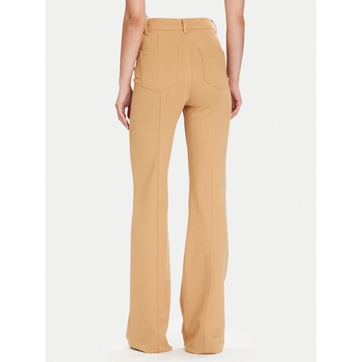 Guess Spodnie materiałowe W5BB16 KCMU2 Beżowy Flare Fit ze sklepu MODIVO w kategorii Spodnie damskie - zdjęcie 186031679