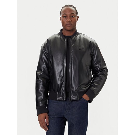 Versace Jeans Kurtka bomber 79GAS407 Czarny Regular Fit ze sklepu MODIVO w kategorii Kurtki męskie - zdjęcie 186032548