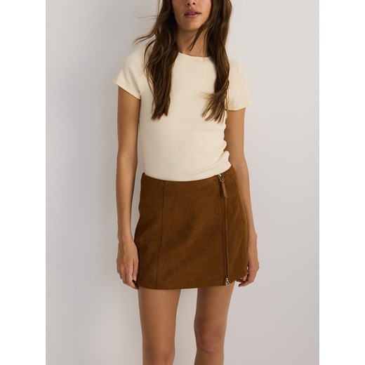 Reserved - Spódnica mini z imitacji zamszu - beżowy ze sklepu Reserved w kategorii Spódnice - zdjęcie 186071256
