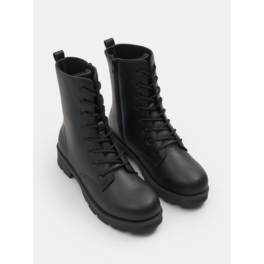 Sinsay - Sznurowane botki za kostkę z imitacji skóry - czarny Sinsay 39 Sinsay
