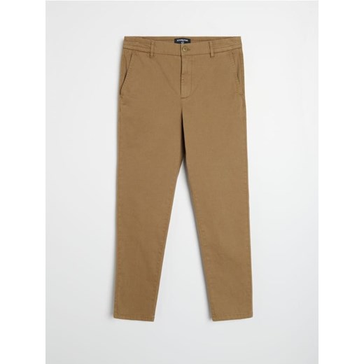 Sinsay - Spodnie chino slim - brązowy ze sklepu Sinsay w kategorii Spodnie męskie - zdjęcie 186082107