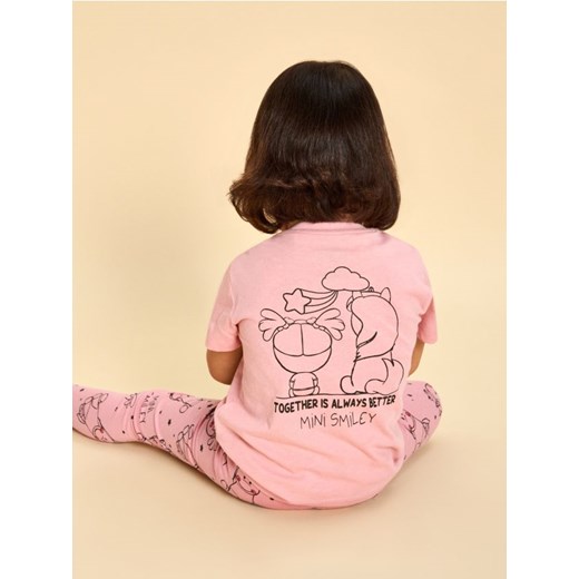 Sinsay - Bawełniana koszulka z nadrukiem Mini Smiley - różowy - id: 335AE-39X - marki Sinsay - 186082548 Sinsay - Bawełniana koszulka z nadrukiem Mini Smiley - różowy ze sklepu Sinsay w kategorii Kaftaniki i bluzki - zdjęcie 186082548