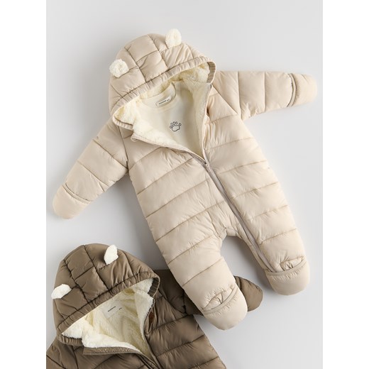 Reserved - Kombinezon z kapturem - beżowy - id: 376FP-08X - marki Reserved - 186088516 Reserved - Kombinezon z kapturem - beżowy ze sklepu Reserved w kategorii Odzież dla niemowląt - zdjęcie 186088516
