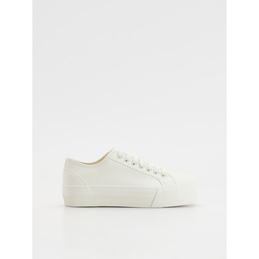 Reserved - Sneakersy na wyższej podeszwie - biały ze sklepu Reserved w kategorii Trampki damskie - zdjęcie 186088728