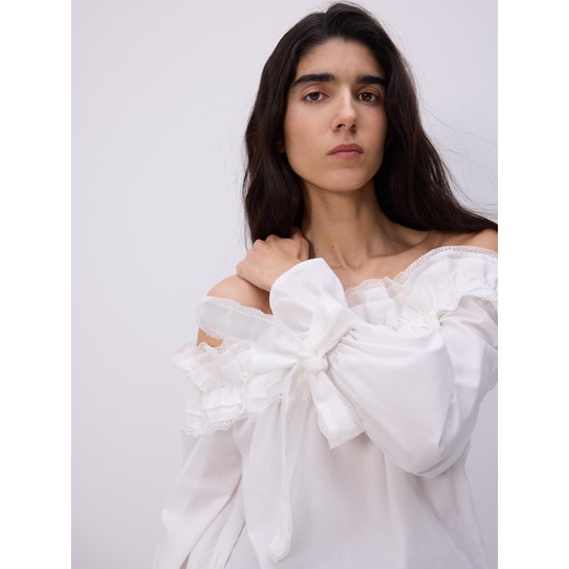 Reserved - Bluzka z odkrytymi ramionami - biały ze sklepu Reserved w kategorii Bluzki damskie - zdjęcie 186089666