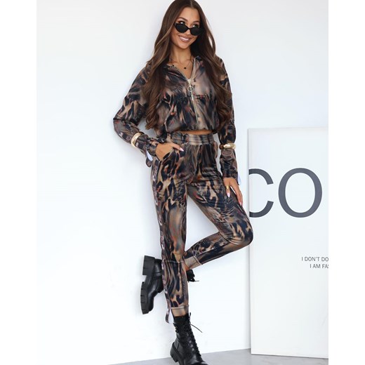 welurowy dres la perla bluza kangurka + spodnie złoty suwak  - pantera brązowa - id: 9337 - marki La Perla - 186091347 welurowy dres la perla bluza kangurka + spodnie złoty suwak  - pantera brązowa ze sklepu STYLOWO w kategorii Dresy damskie - zdjęcie 186091347