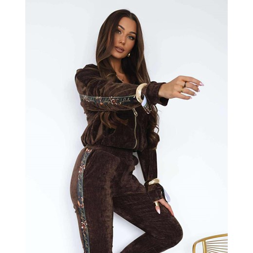 komplet dresowy z weluru kreszowanego besties la perla bluza + spodnie - cappuccino  z lampasem brylant ze sklepu STYLOWO w kategorii Dresy damskie - zdjęcie 186091476