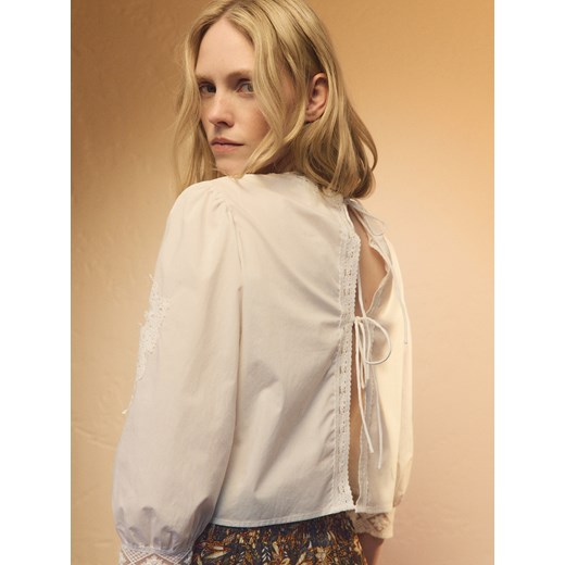 Reserved - Bluzka z haftowanym zdobieniem - złamana biel ze sklepu Reserved w kategorii Bluzki damskie - zdjęcie 186092968