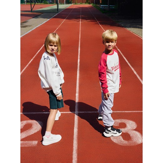 Reserved - Sportowe buty - czarny ze sklepu Reserved w kategorii Buty sportowe dziecięce - zdjęcie 186093047