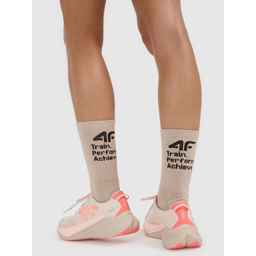 Damskie skarpetki (2-pack) 4F 4FRAW25USOCF521 - multikolor ze sklepu Sportstylestory.com w kategorii Skarpetki damskie - zdjęcie 186095606