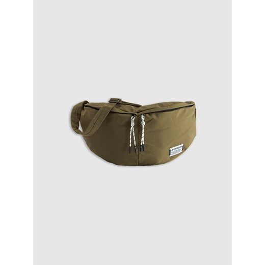 Saszetka damska na ramię 4F 4FRAW25ASBGU104 - khaki ze sklepu Sportstylestory.com w kategorii Nerki - zdjęcie 186096319