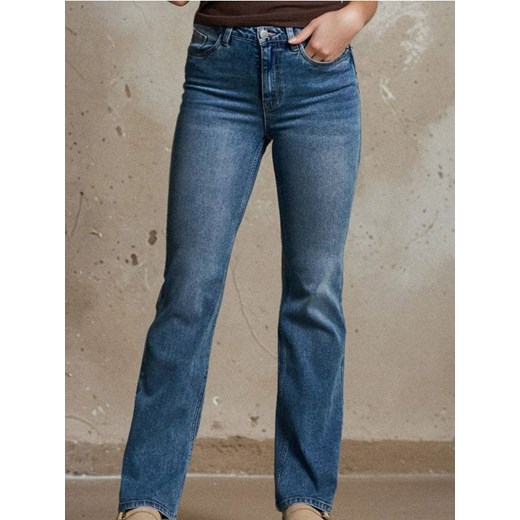 Sinsay - Spodnie jeansowe flare - niebieski ze sklepu Sinsay w kategorii Jeansy damskie - zdjęcie 186098725