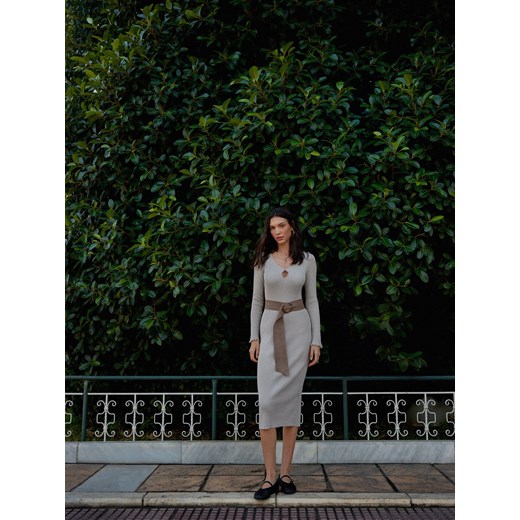 Mohito - Sukienka midi z metalizowaną nitką - sand ze sklepu Mohito w kategorii Sukienki - zdjęcie 186127315