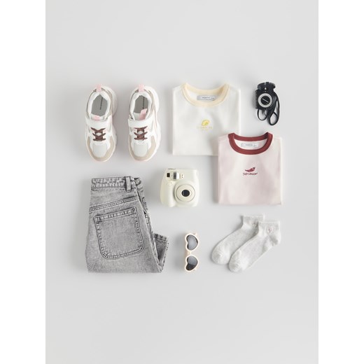 Reserved - Bawełniany T-shirt z haftem - pastelowy róż ze sklepu Reserved w kategorii Bluzki dziewczęce - zdjęcie 186128248