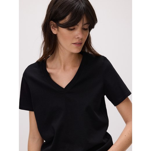Reserved - T-shirt regular z dekotem V - czarny ze sklepu Reserved w kategorii Bluzki damskie - zdjęcie 186129088