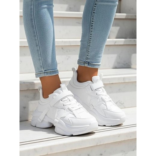 Sneakers od Giulia Bella z platformą w kolorze białym ze sklepu royalfashion.pl w kategorii Buty sportowe damskie - zdjęcie 186147727