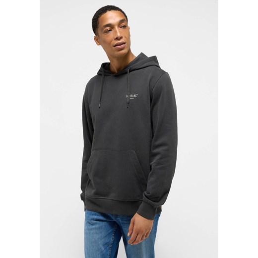 Męska bluza Nierozpinana Mustang Style Bronson Pirate Black 1015918 4088 ze sklepu YouNeedit.pl w kategorii Bluzy męskie - zdjęcie 186148095