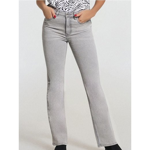 Sinsay - Spodnie jeansowe flare - szary ze sklepu Sinsay w kategorii Jeansy damskie - zdjęcie 186149266
