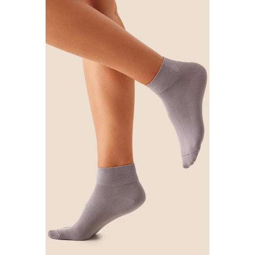 Krótkie skarpetki z przędzy bambusowej liliowe SW060, Kolor liliowy, Rozmiar 39-42, Gabriella ze sklepu Intymna w kategorii Skarpetki damskie - zdjęcie 186162576