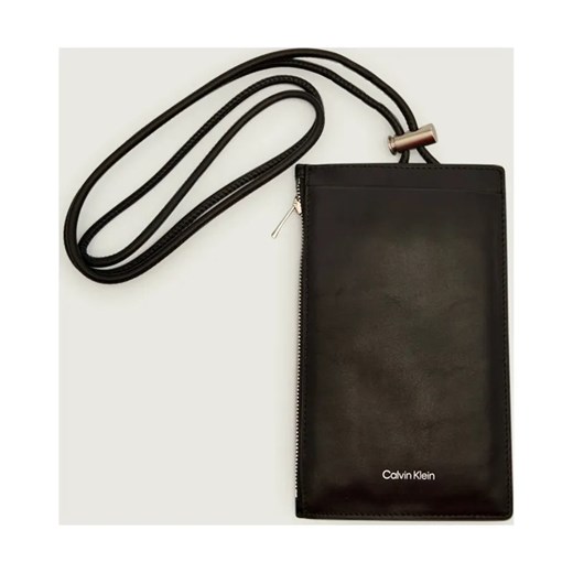 Calvin Klein Skórzana torebka na telefon 8" - id: CK255M000090544 - marki Calvin Klein - 186164268 Calvin Klein Skórzana torebka na telefon 8" ze sklepu Gomez Fashion Store w kategorii Listonoszki - zdjęcie 186164268